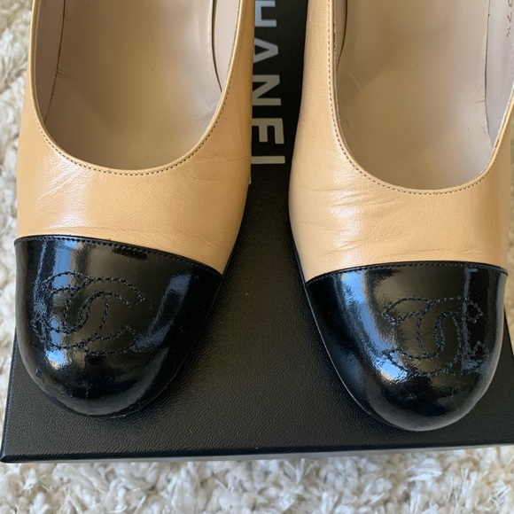 Chanel two toned beige and black leather shoes. - Picture 2 of 7